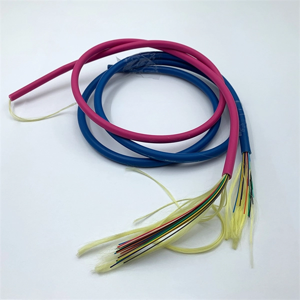 Fiber optic terminal box and fiber optic splicing